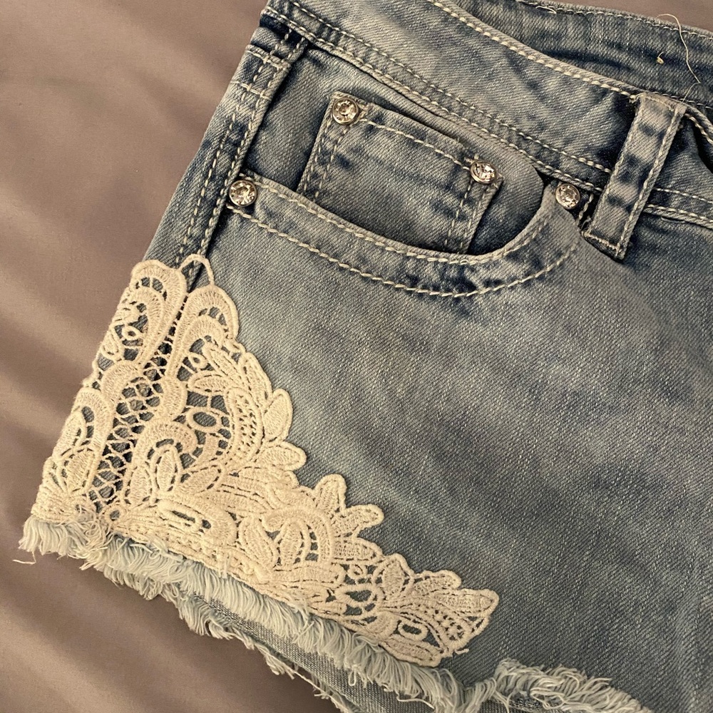 COPY - Shorts with design